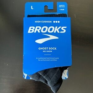 — Brooks High Cushion Large No-Show Ghost Socks